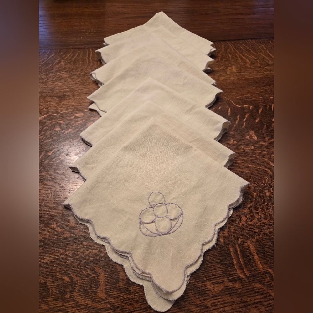 Elegant Antique White Napkin Set (8) with Embroidered Flower Detail